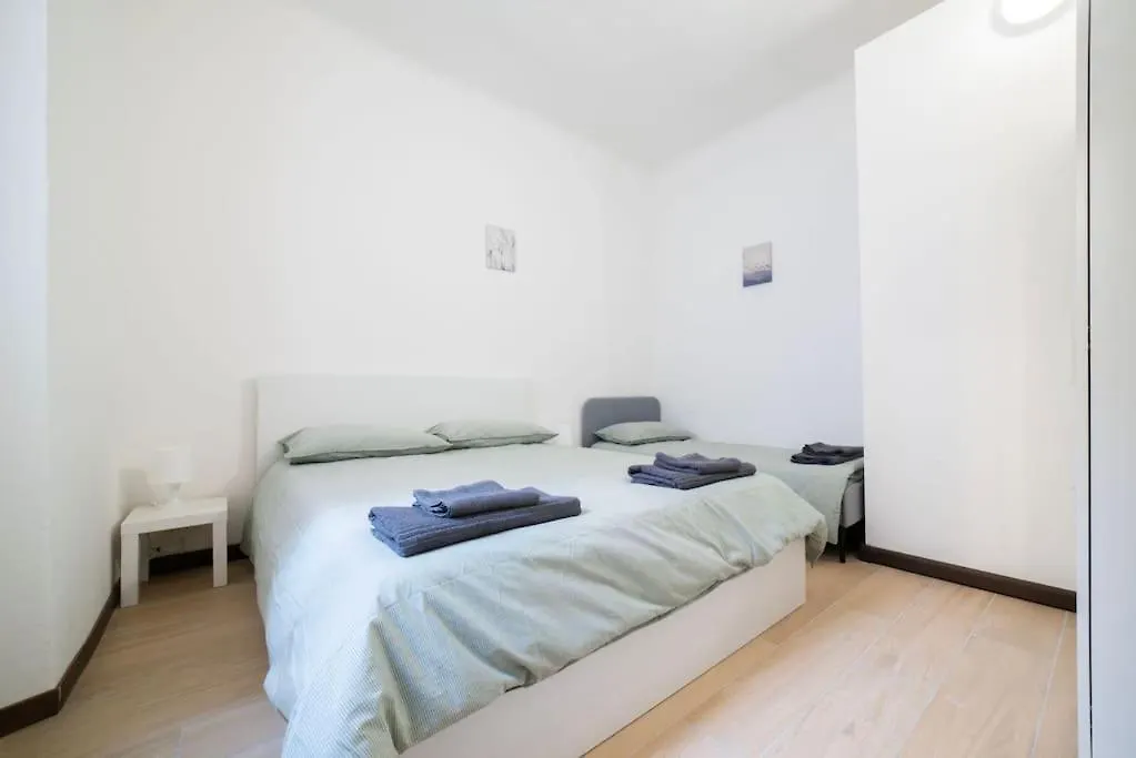 Apartment 4 Stops From The City Center Milan Italy