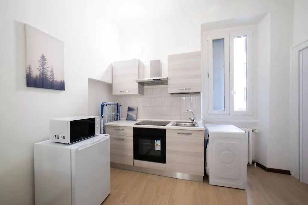 Apartment 4 Stops From The City Center Milán