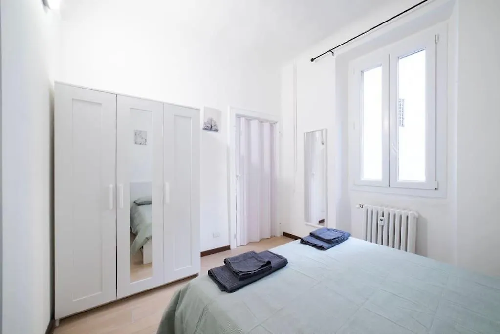 Apartment 4 Stops From The City Center Milán