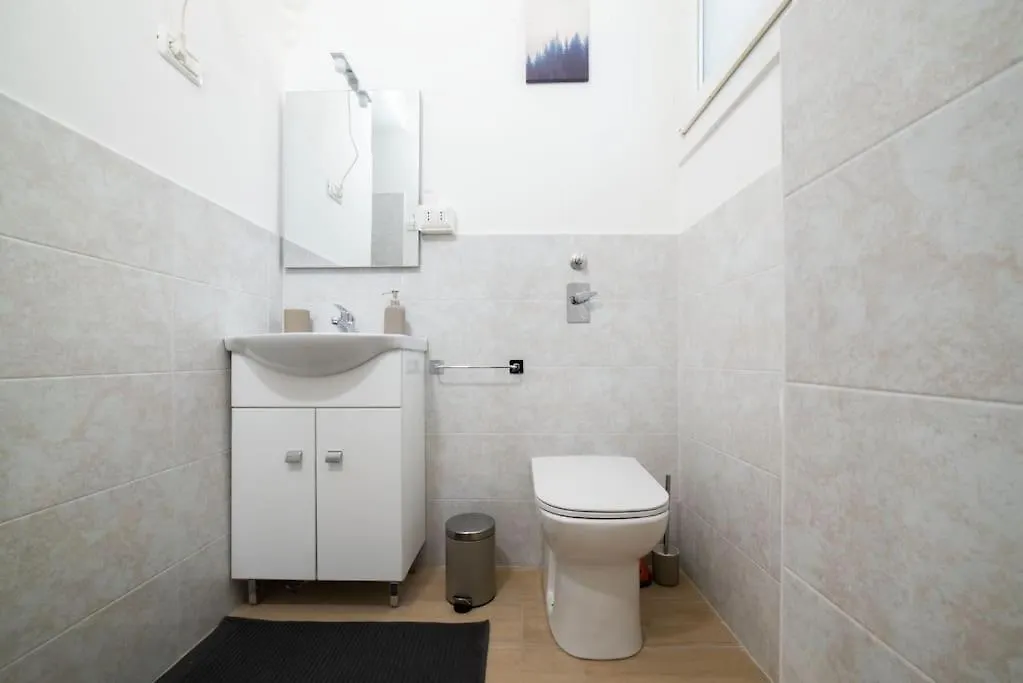 Apartment 4 Stops From The City Center Milan 0*,  Italy