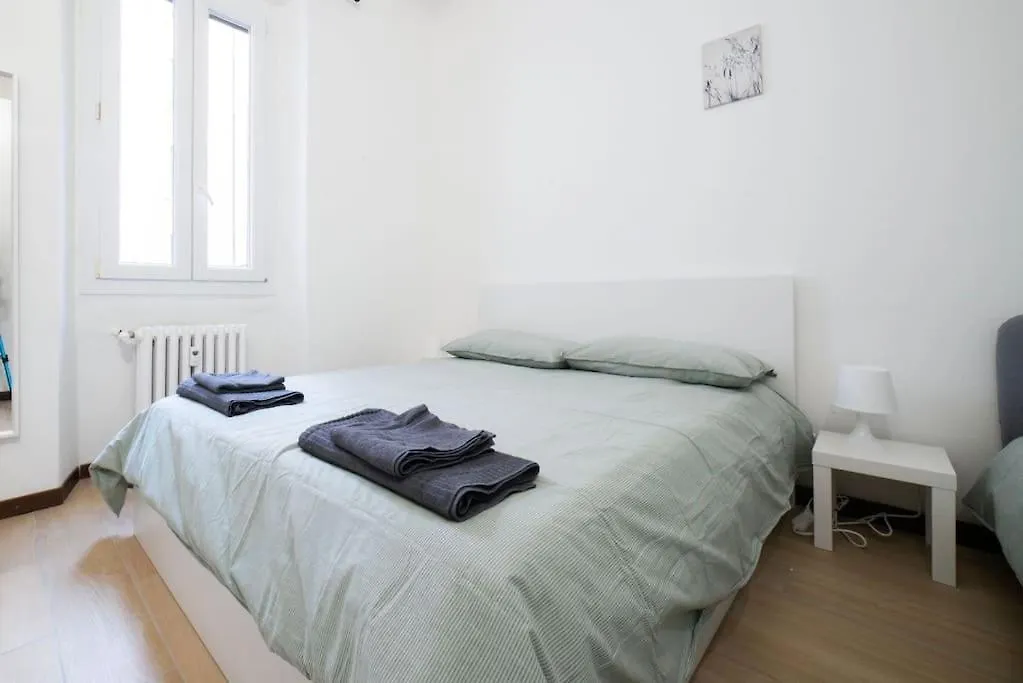 Apartment 4 Stops From The City Center Milan Italy