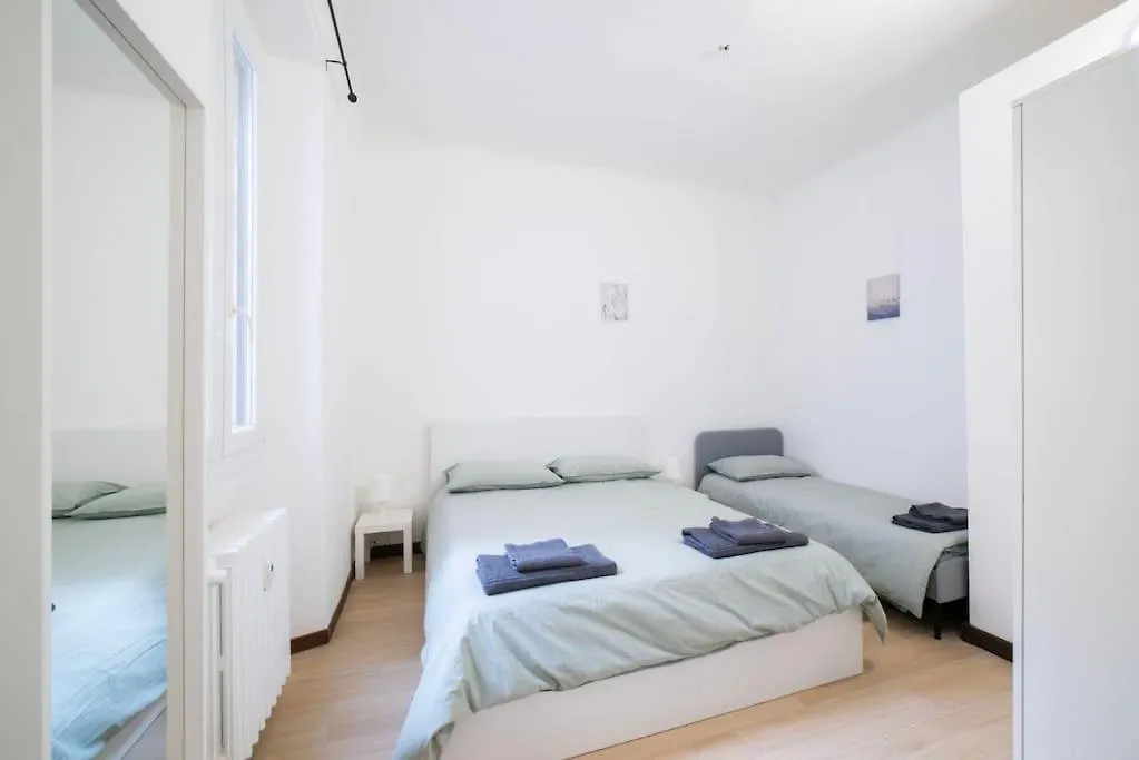 Apartment 4 Stops From The City Center Milan 0*,
